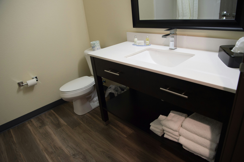 Cobblestone Inn & Suites - Forest City