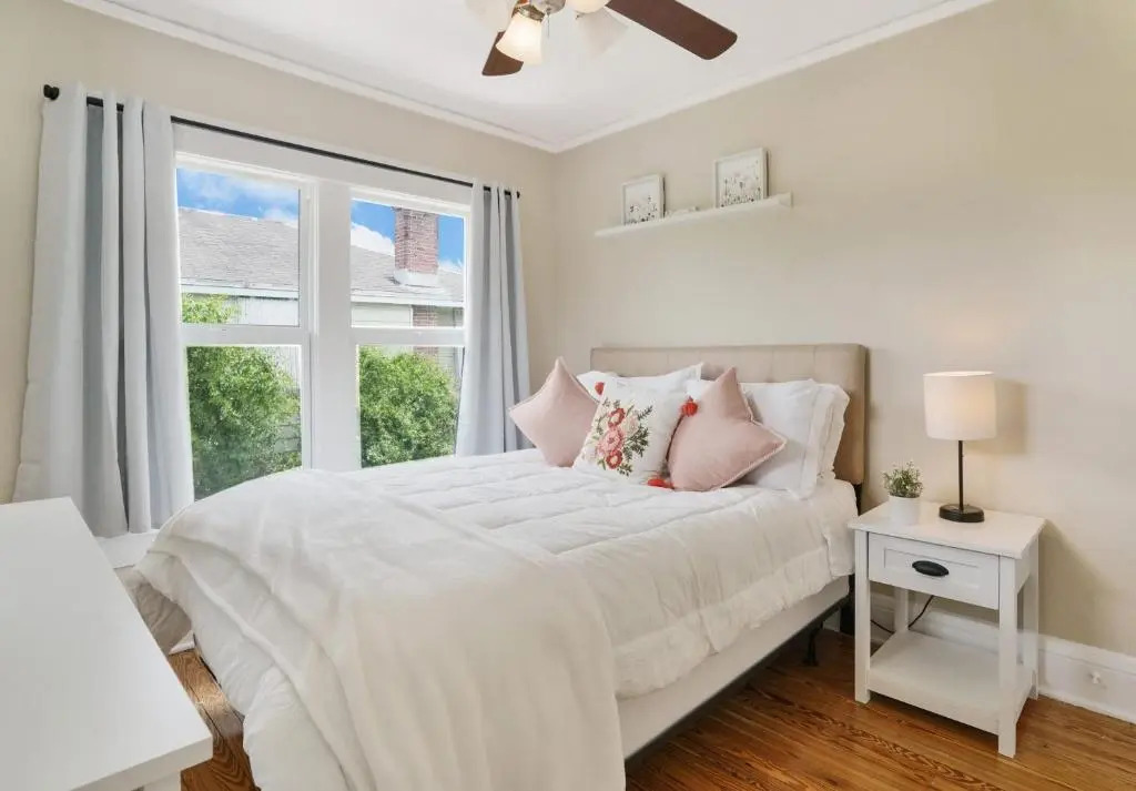 Charming Historic Home and Cottage minutes from the Intracoastal and the Beach