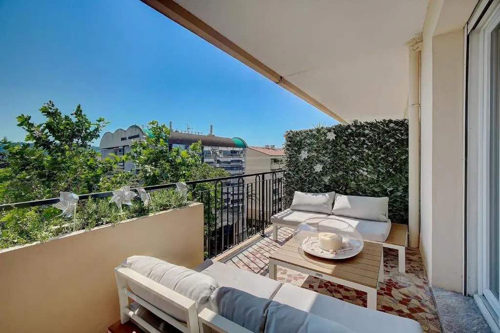 Elisa - Traversant - Terrasse - Verrière Côte d'Azur