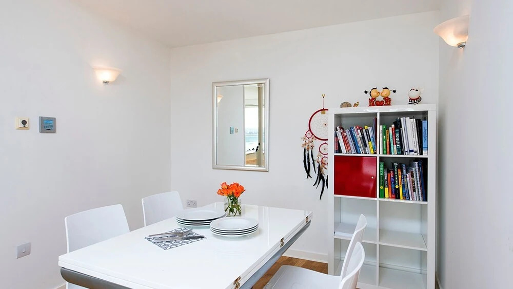 Bright Luxurious 2BR near Canary Wharf