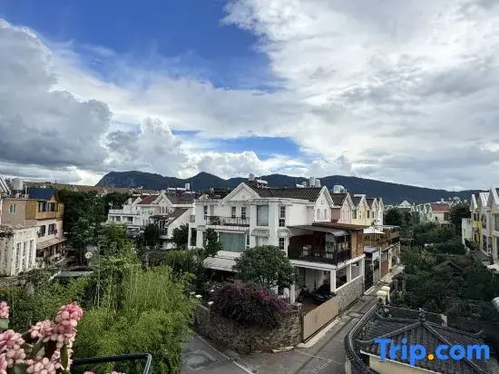Shufei Homestay (Kunming Dianchi Lake Viewing Pier Yinghai Road Subway Station)