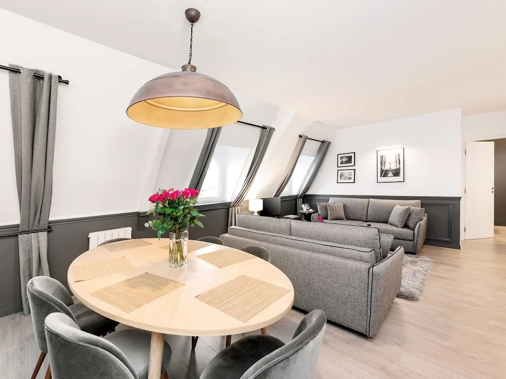 Luxury 2BDR Le Louvre I by Livinparis