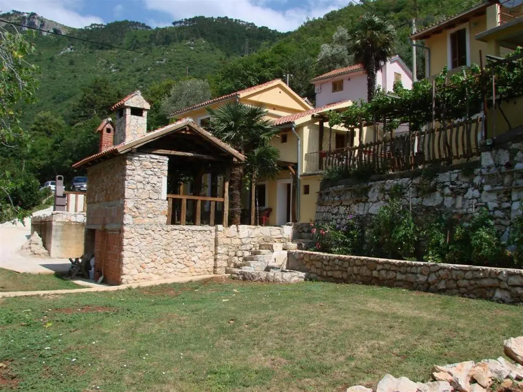 Apartments Vinetilia