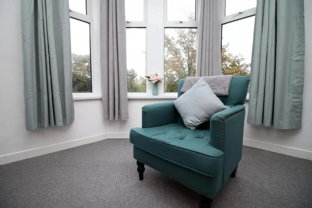 City View - 2 Bed City Center Apartment With Street Parking - Sleeps 6 - By DYZYN