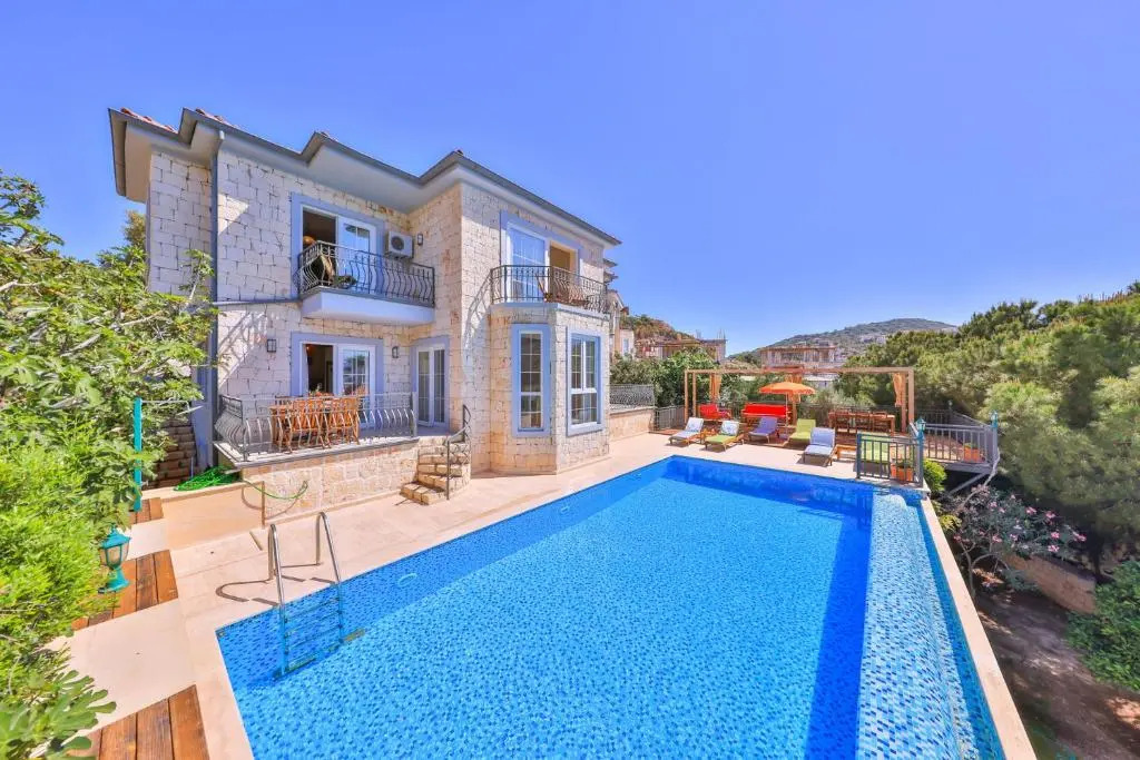 Kaş, deniz manzaralı, 6 kişilik villa