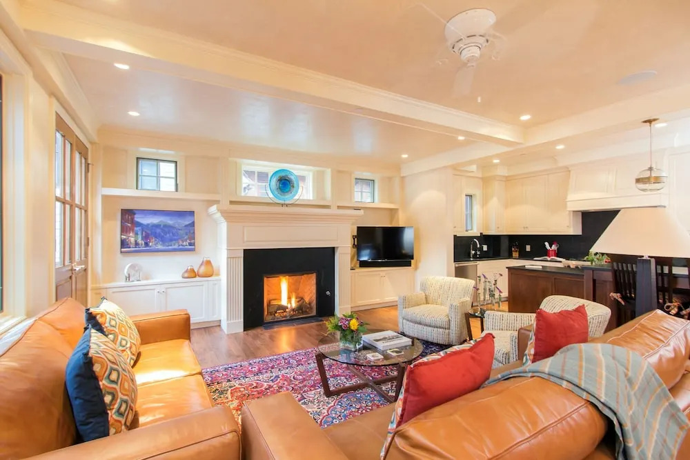 205 S. B Oak Street