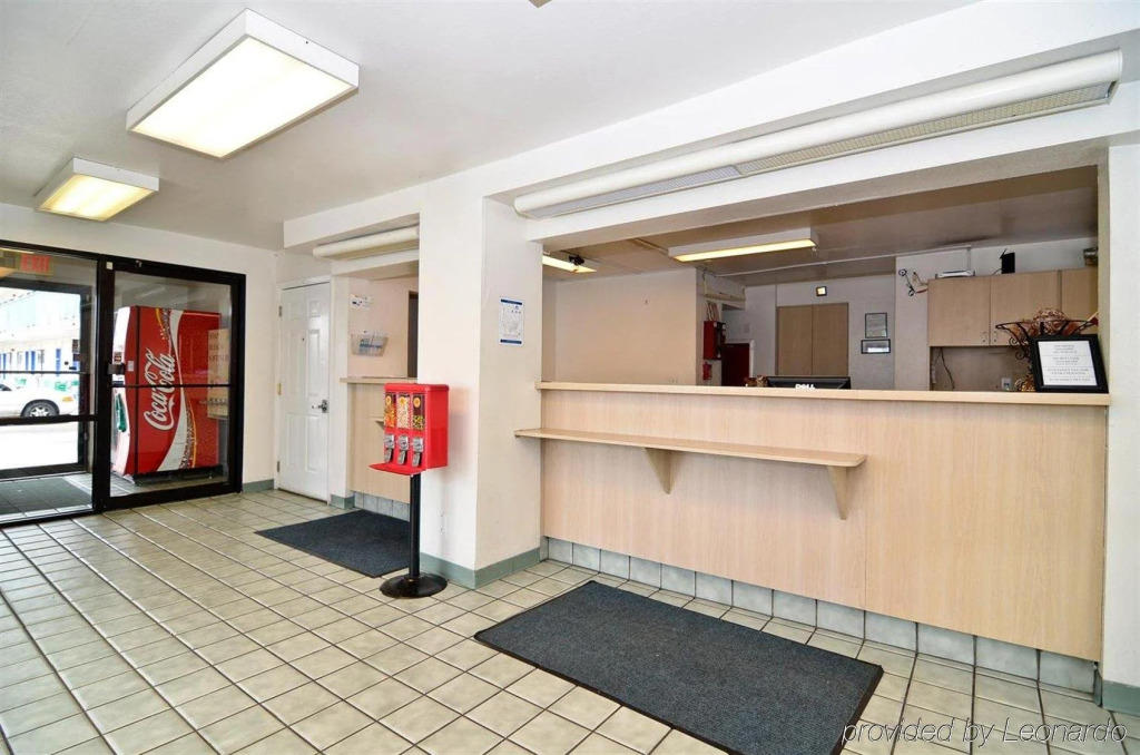 圣路易斯美洲佳值套房酒店(Americas Best Value Inn and Suites St. Louis)