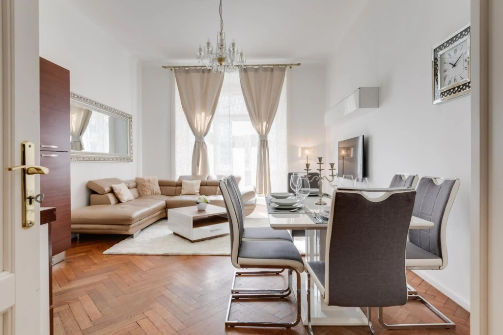 Luxury Riverside Apartments In The Center Of Prague