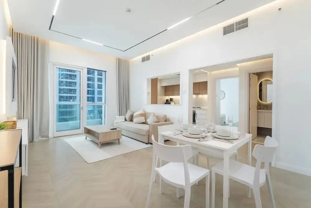 A Fabulous 1 Bedroom Apartment in Marina Pinnacle