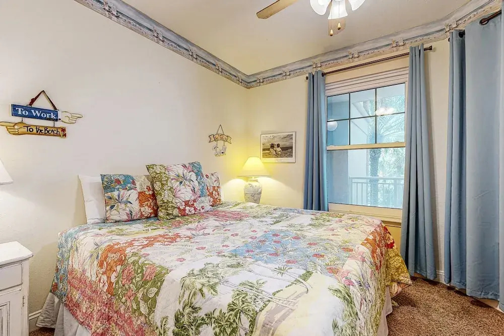 Oceanfront Condo With Great Ocean View, Balcony, Fast Wifi & 2 Shared Pools
