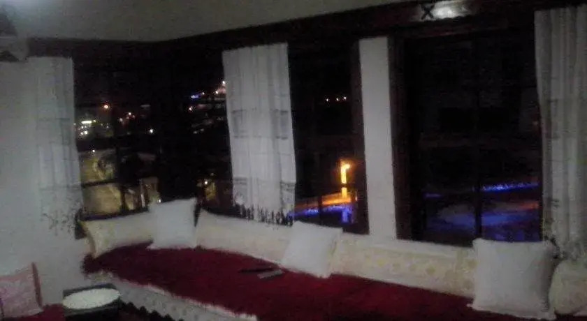 White House Hotel & Restaurant