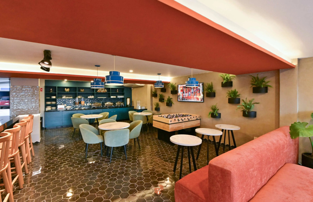 Vista Express Guadalajara Expo SureStay Collection by BW