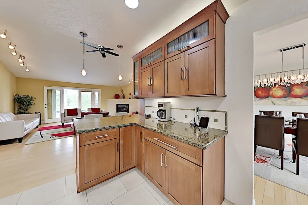 Bella Terra: Chef's Kitchen, Waterfall Pool & Spa home