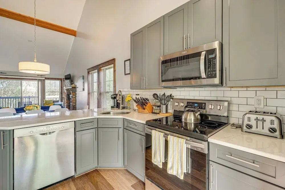 Spacious Modern Home ~ 1 Mi to Camelback Mountain!