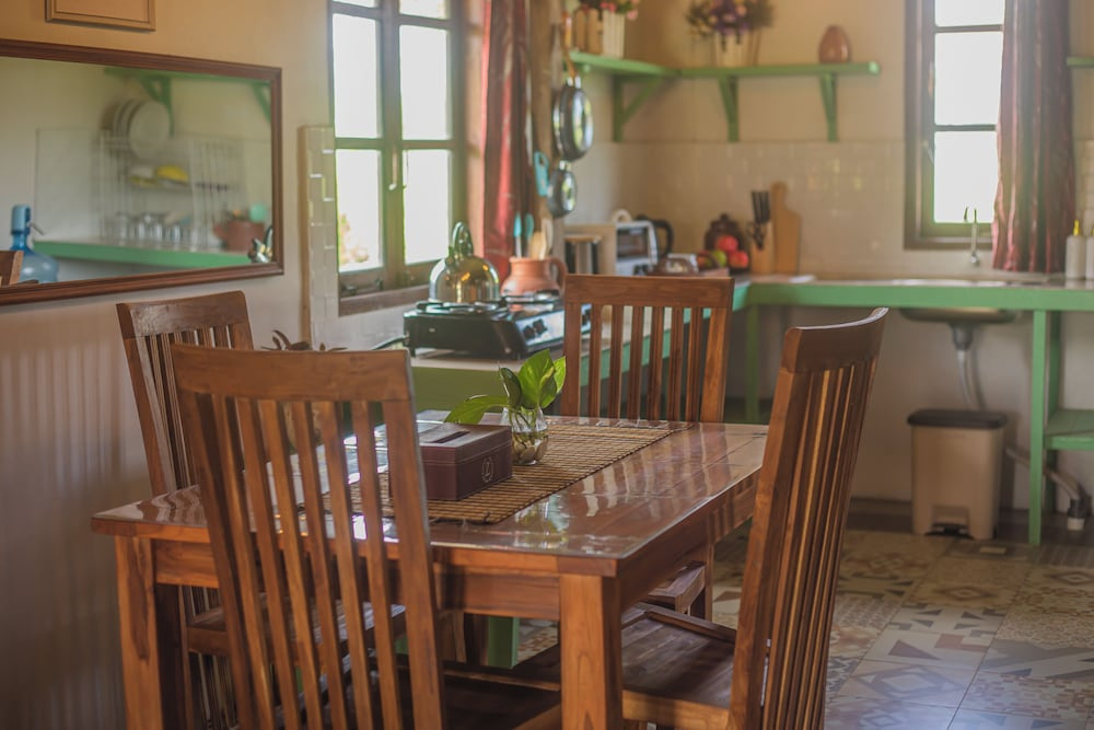 Breeze and Blossom Cottage Maguwo