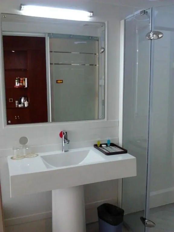 YHT Healthcare Chain Hotel