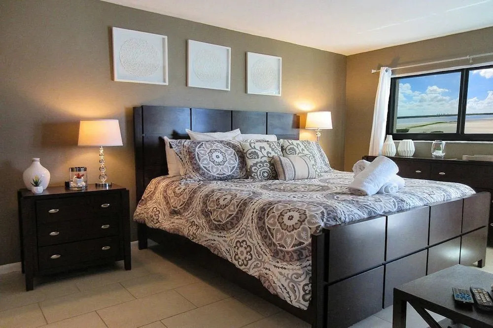 Carlos Pointe 424 2 Bedrooms 2 Bathrooms Condo