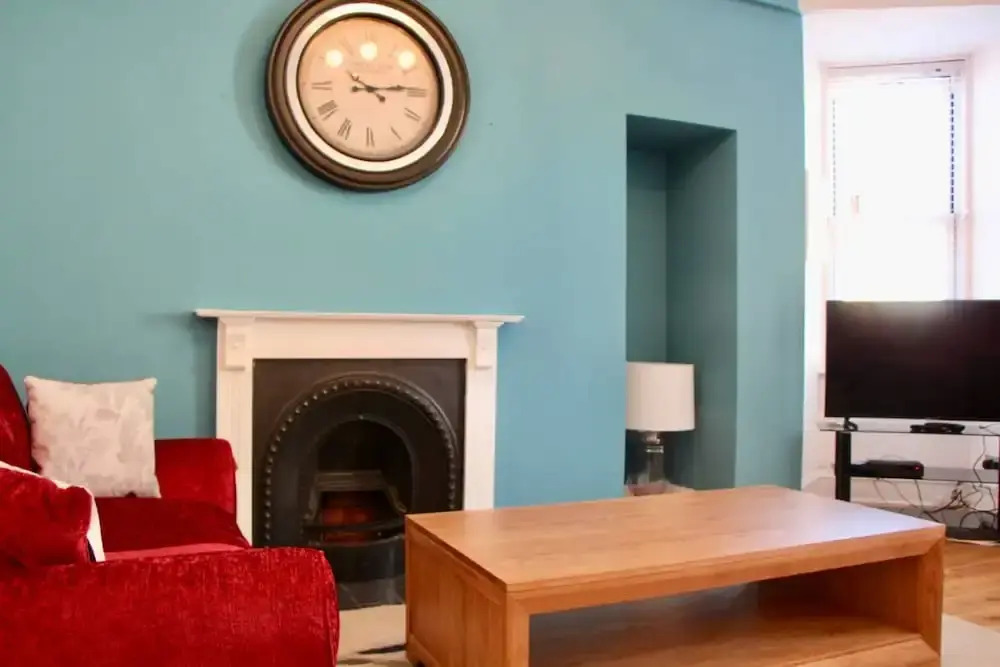 3 Bedroom Canal-side Flat In Fountainbridge