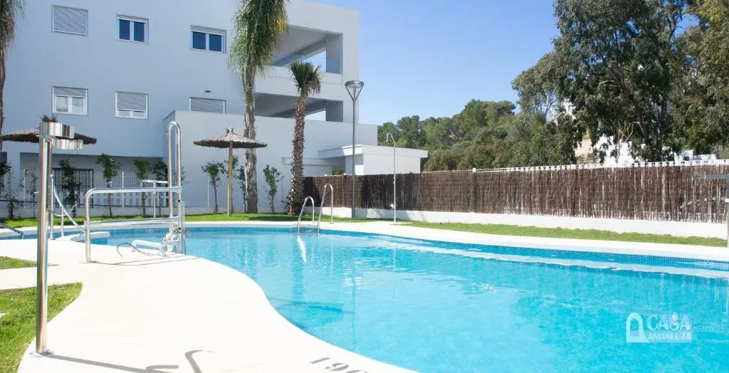 Comfortable apartment with shared pool, garage and at only 5 min walk from Los Bateles beach