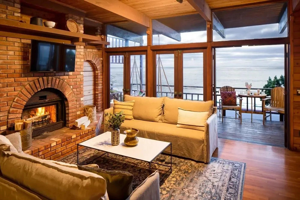 Fleetwood - Retro Modern Oceanfront Home w Two Expansive Patios