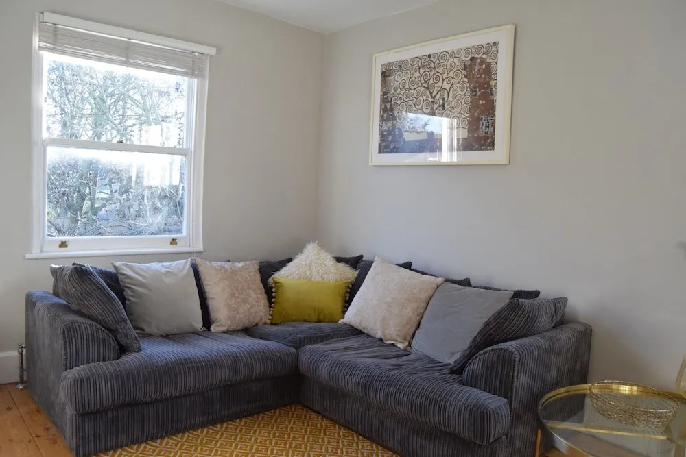 2 Bedroom Brixton Flat Near Train Station