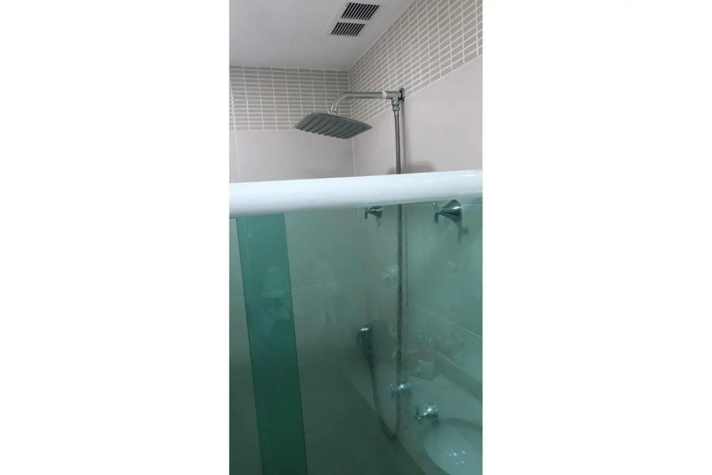 Resort em Arraial do Cabo, Desfrute de momentos inesquecíveis em uma apartamento de luxo com 2 quartos, 2 banheiros e 2 vagas de carro entre a praia e a lagoa