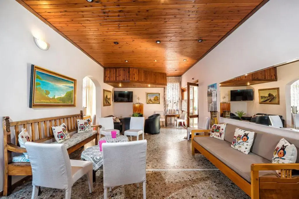 Harmony Hotel And Studios