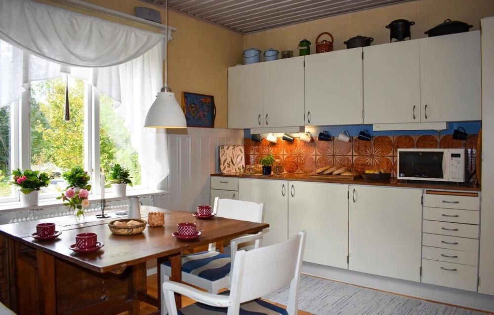 4 Bedroom Gorgeous Home In Motala