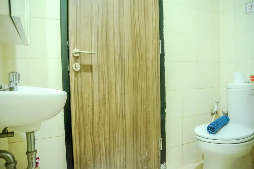 Prime Location Studio Apartment at Elpis Residence near Ancol