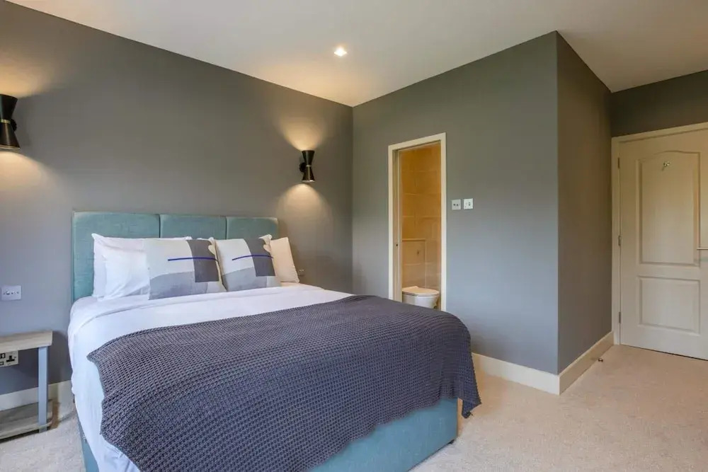 Lovely 2bed 2bath W/balcony in London Bridge, London