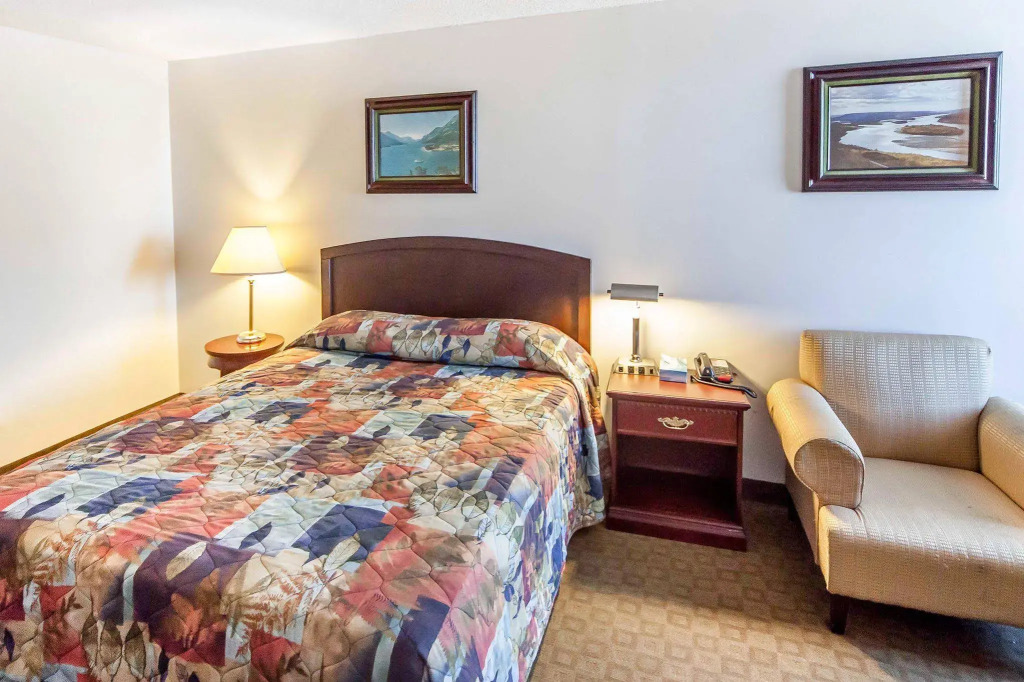 Motel 6 Brooks AB