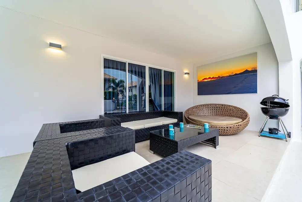 Modern 4 Bedroom Pool Villa in Good Location VY