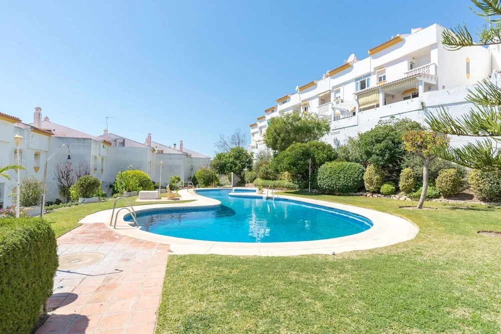 Benalmadena: adosado con piscina y jardin