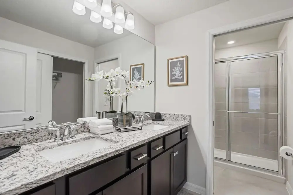 BRAND New 5 bed Villa in Windsor Cay