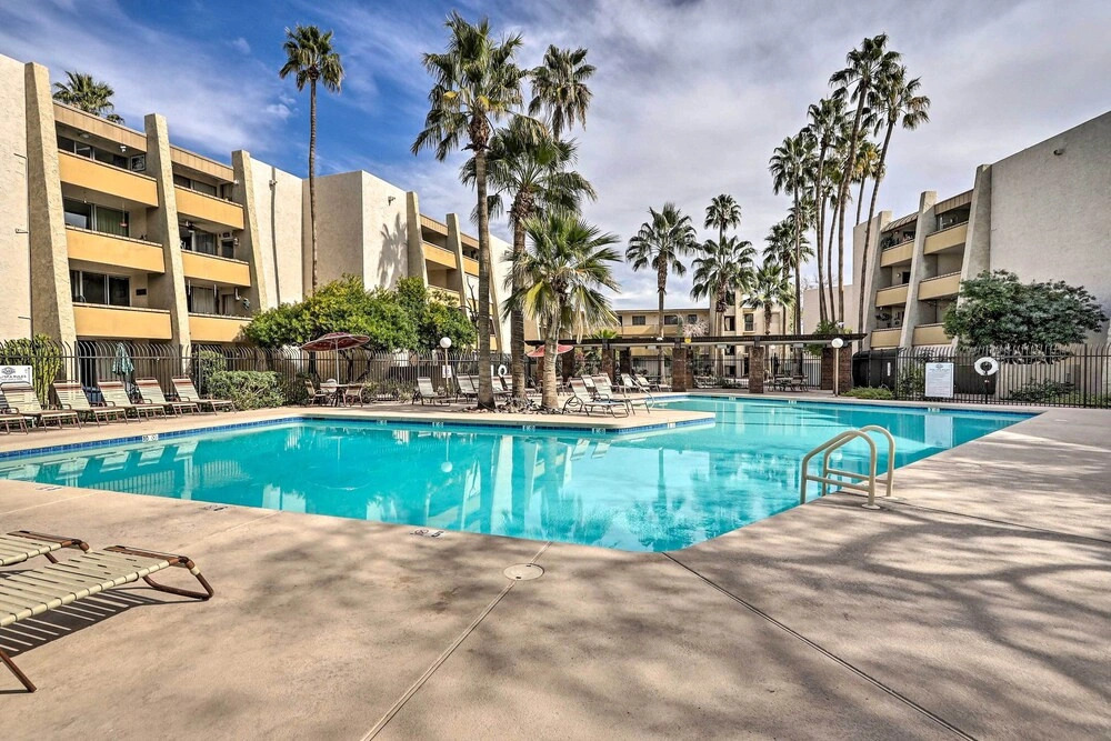 Fully Renovated! Walkable Old Town Condo