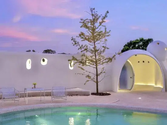 Nous Hotel