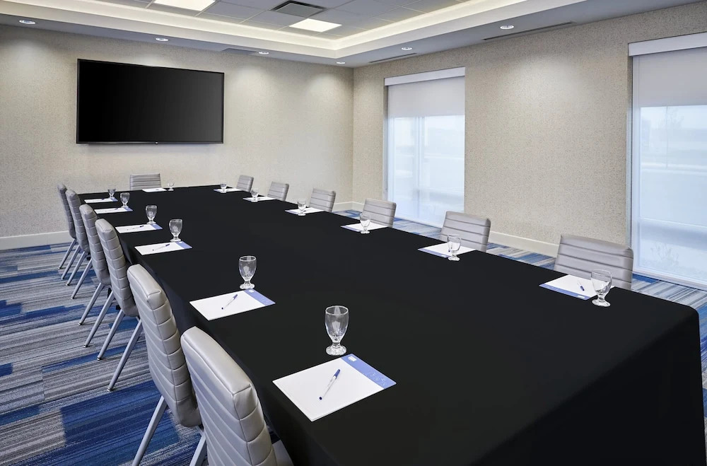 Holiday Inn Express & Suites Windsor East - Lakeshore by IHG