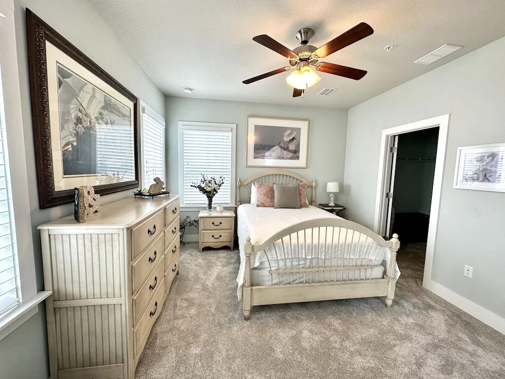 Bay Side 4 Bedroom Home by RedAwning