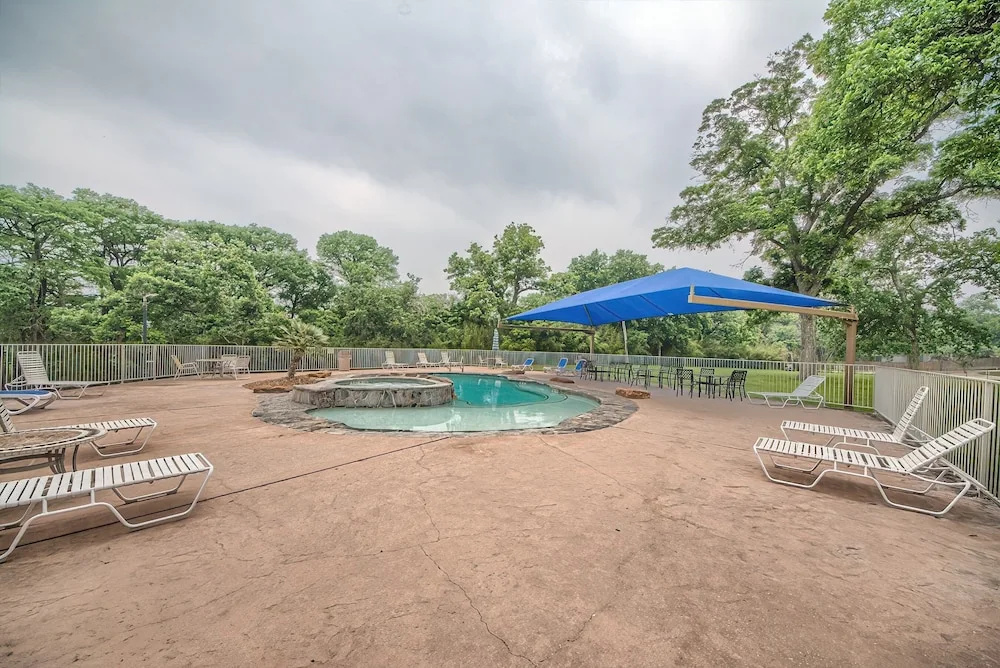 Ww H202 Mather Street Retreat 2 Bedroom Condo by RedAwning