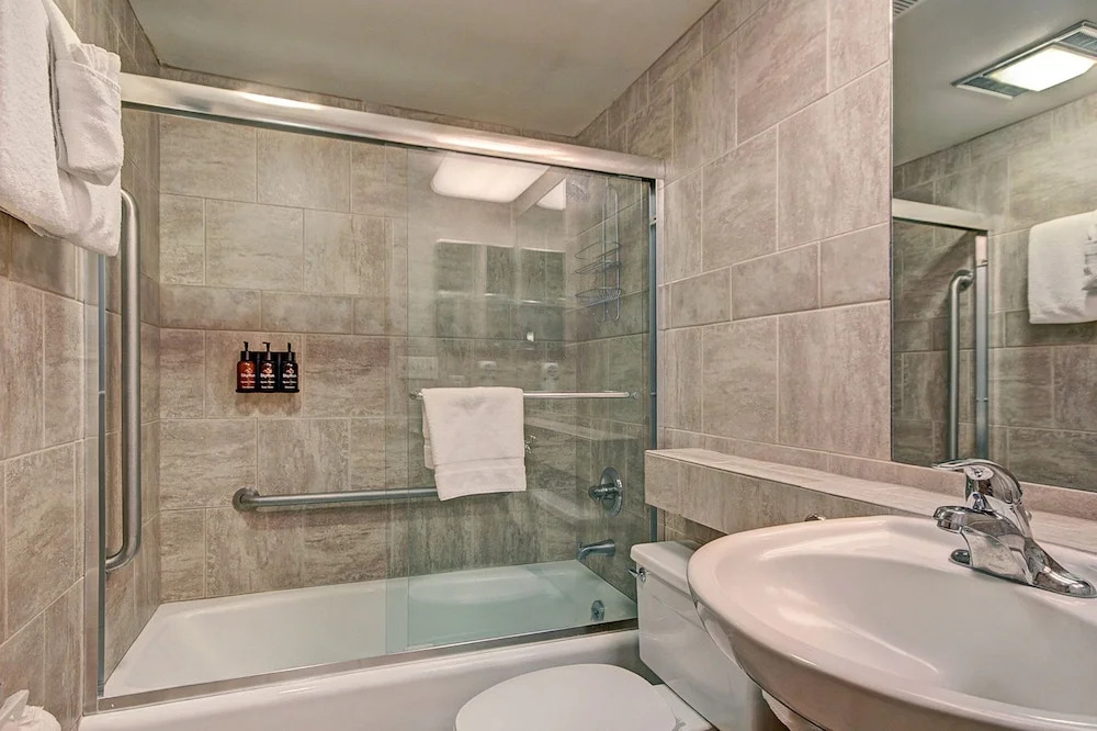 Spacious Condo in the Heart of Center Village - Pet Friendly - VS367 by Redawning