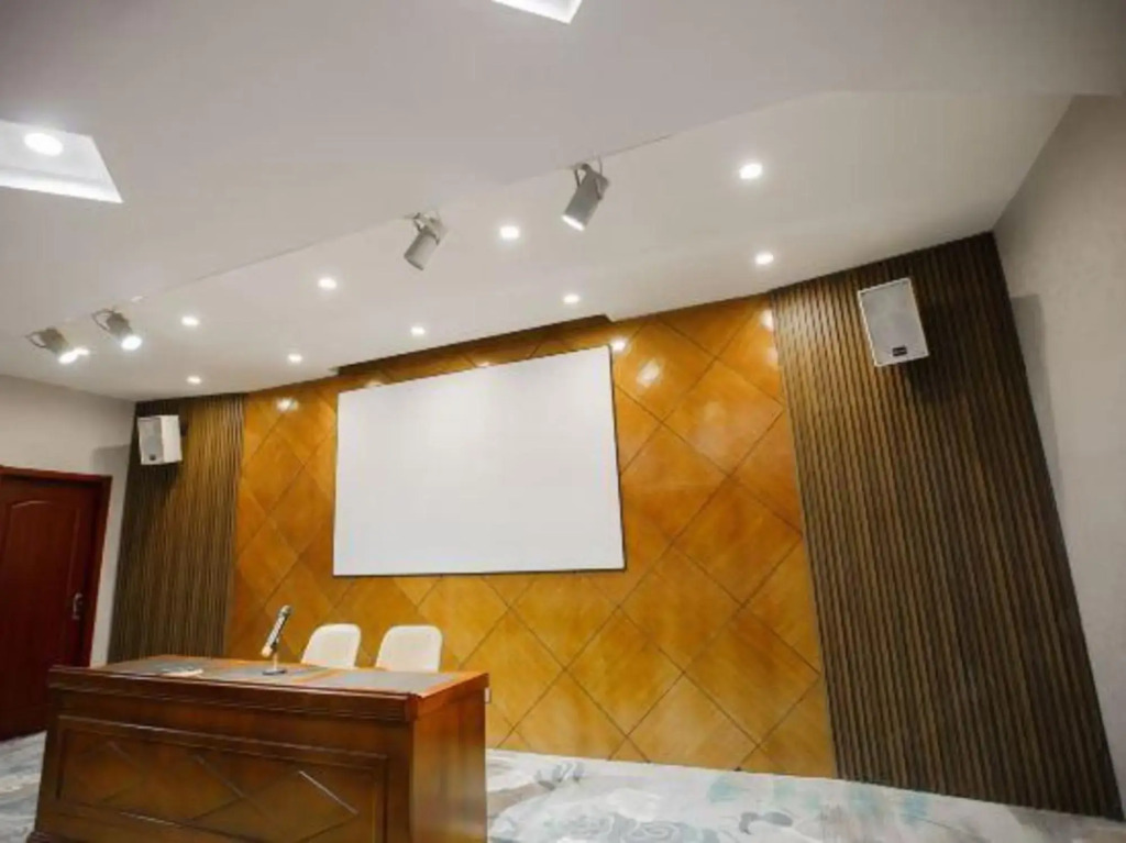 Huangshi Hotel 168