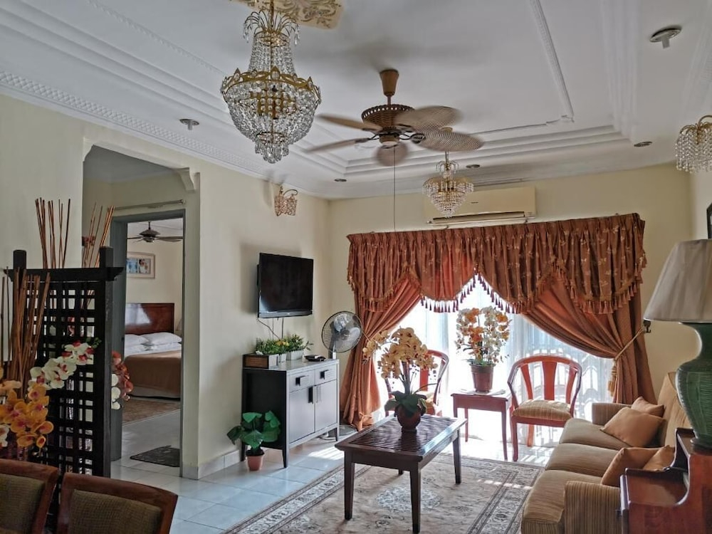 Aini's Guest House In Vista Amani Condo