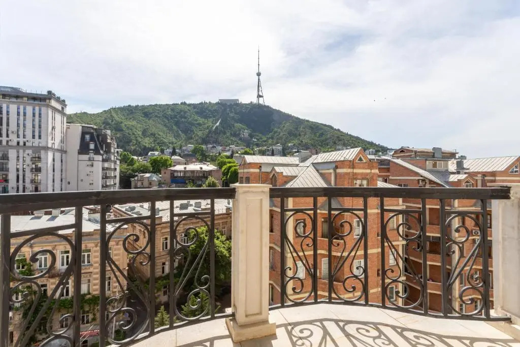 Central Cosy 5BD-5BATH Apartment