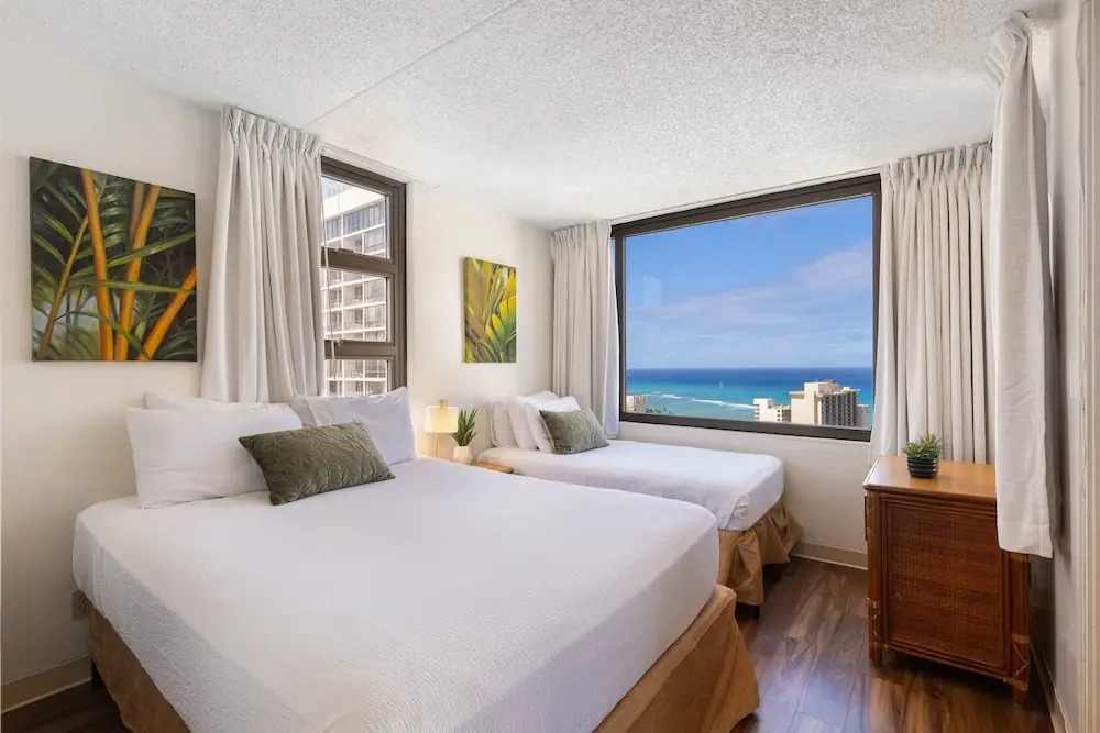 Beautifully Renovated 32nd Floor Deluxe Ocean View Waikiki Condo