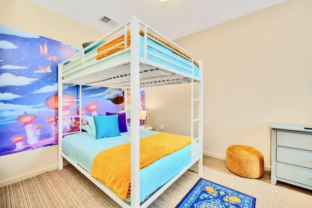 Bright 3BR Condo With Pool and Hot Tub Close to Disney