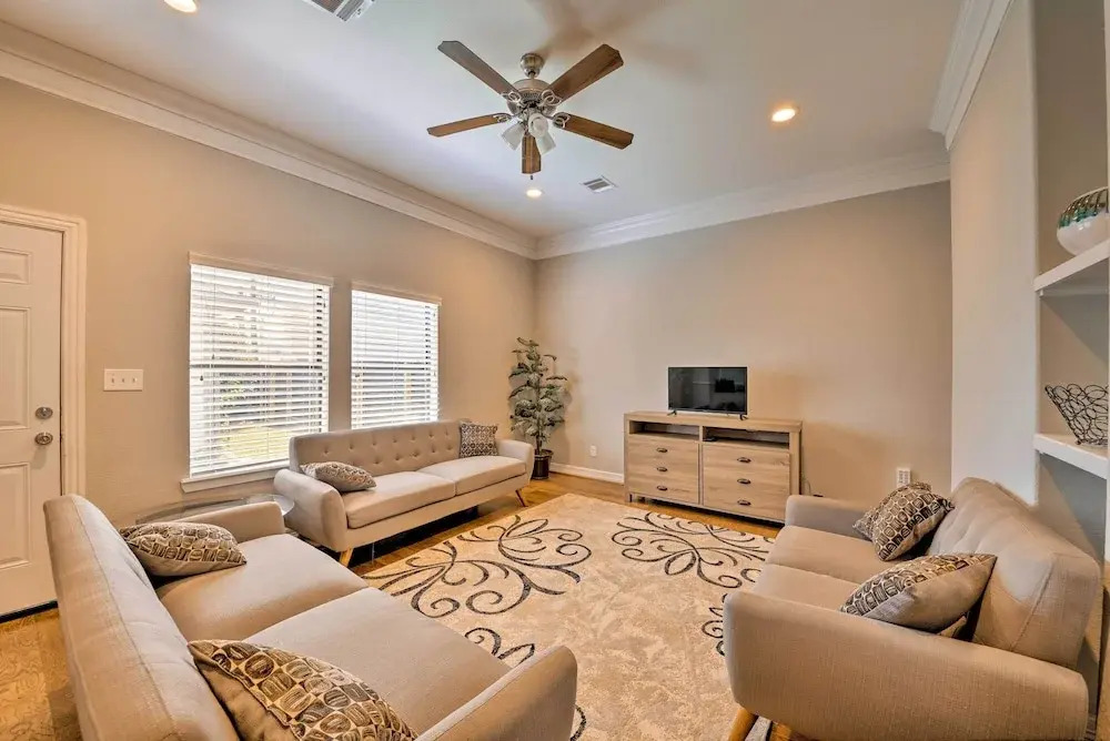 Spacious Houston Home ~ 16 Mi to NRG Stadium!