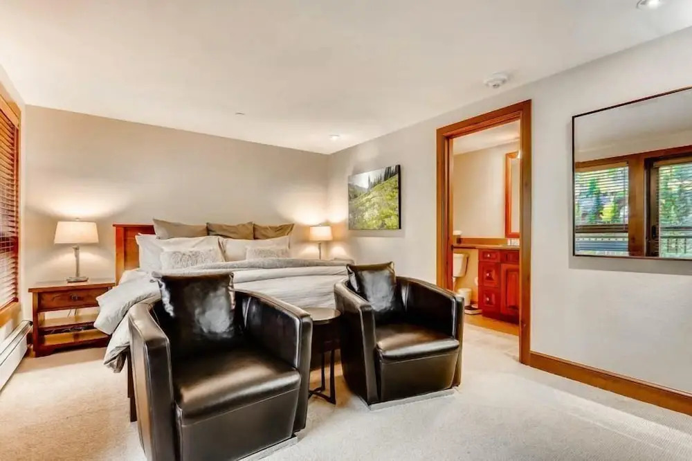 Vail Lion Square 550S