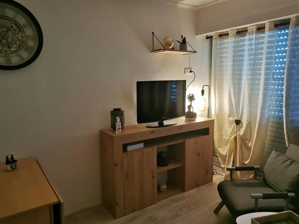 Studio confortable, face mer, proches commerces