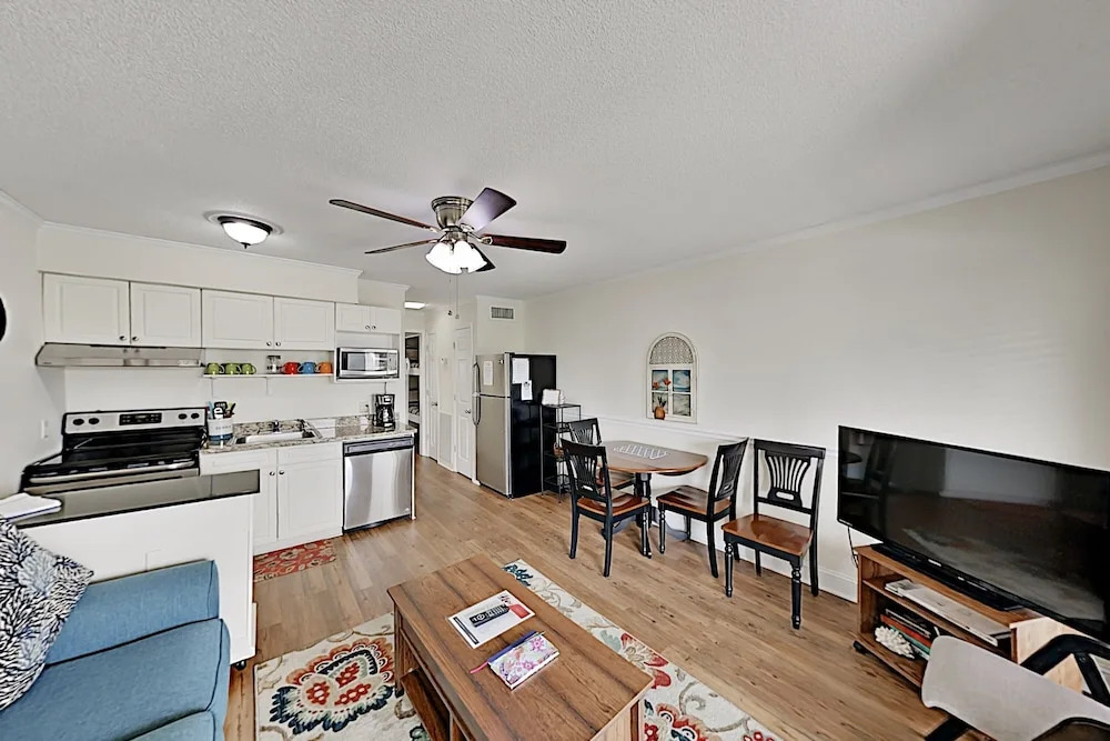 A348hhbt 1 Bedroom Condo