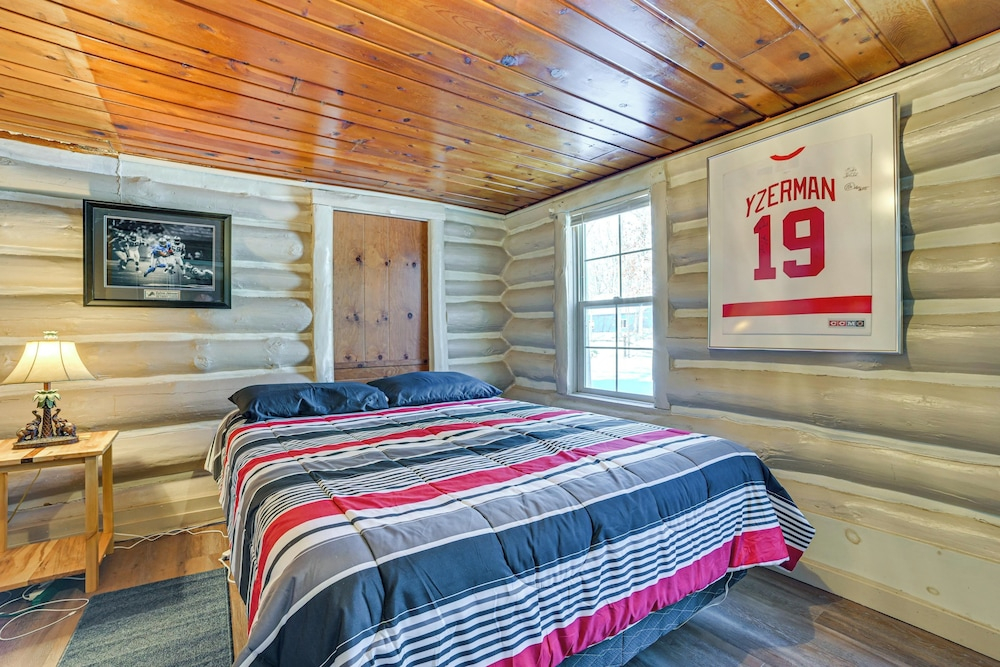 Rifle Lake Cabin! Michigan Outdoor Adventure Pad